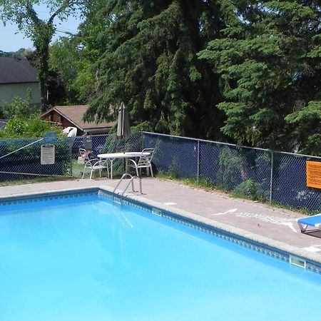 Merland Park Cottages And Motel Picton Bagian luar foto