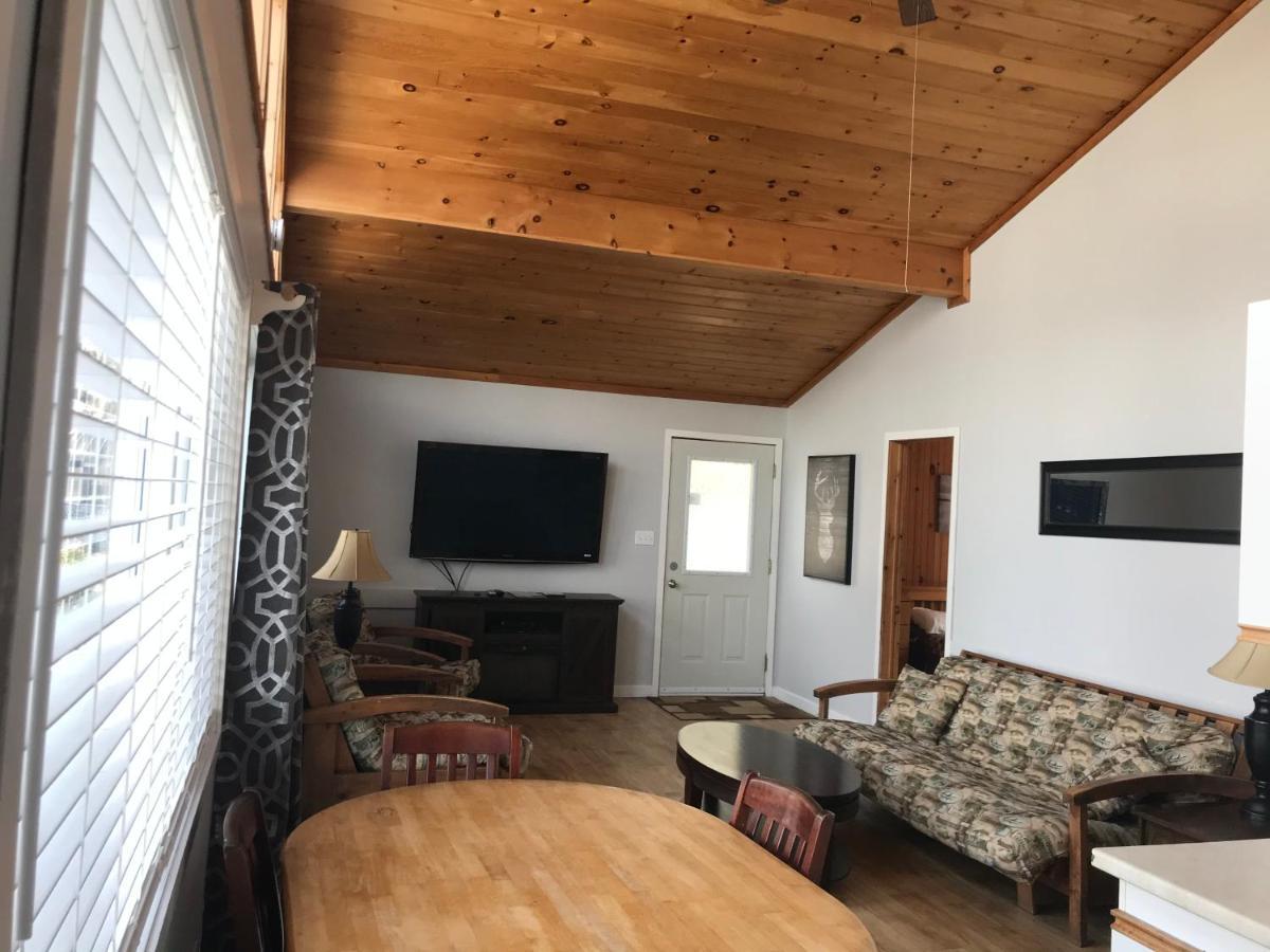 Merland Park Cottages And Motel Picton Bagian luar foto